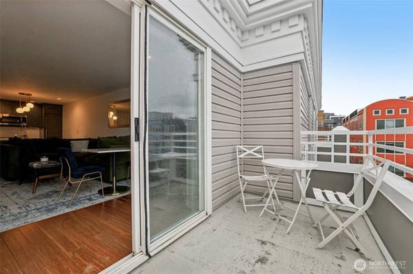 520 2nd AVE W #409, Seattle, WA 98119