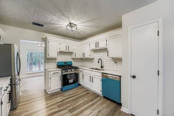 2720 Thornbury Way, Atlanta, GA 30349-7118