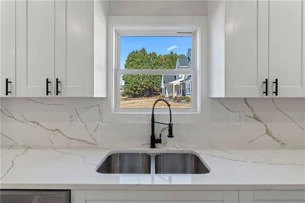 105 Windsong DR, Stockbridge, GA 30281