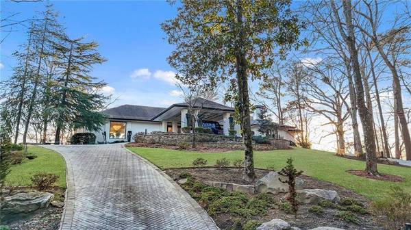 7 Whitewater TRL, Atlanta, GA 30327
