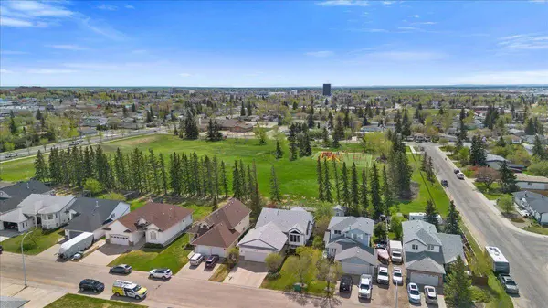 10233 114A AVE, Grande Prairie, AB T8V 6Z4