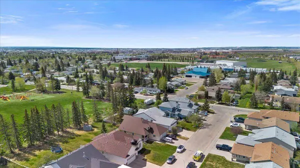 10233 114A AVE, Grande Prairie, AB T8V 6Z4