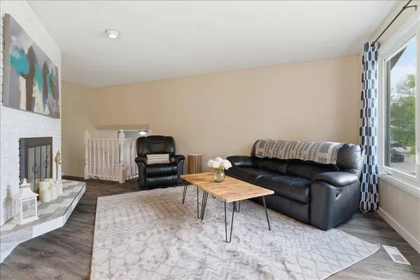 9721 75 AVE, Grande Prairie, AB T8V 4X1