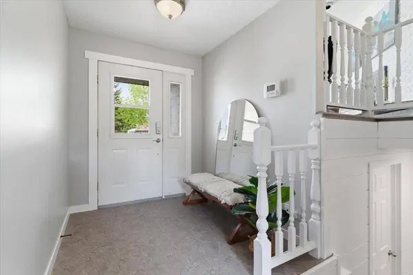9721 75 AVE, Grande Prairie, AB T8V 4X1