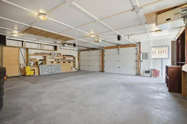 9255 99 AVE, Grande Prairie, AB T8V 3X4
