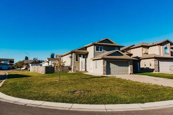 40 Pinnacle Lake DR, Grande Prairie, AB T8W 0A9