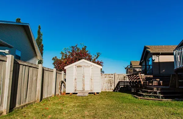 40 Pinnacle Lake DR, Grande Prairie, AB T8W 0A9