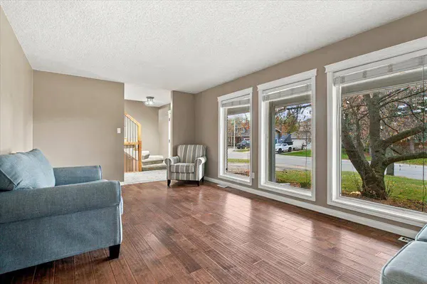 9814 75 AVE, Grande Prairie, AB T8V 4W9