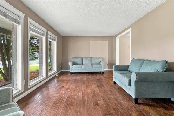 9814 75 AVE, Grande Prairie, AB T8V 4W9