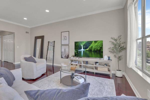 6 W Russell Street, Columbus, OH 43215