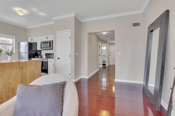 6 W Russell Street, Columbus, OH 43215