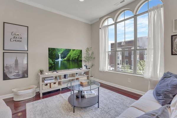 6 W Russell Street, Columbus, OH 43215