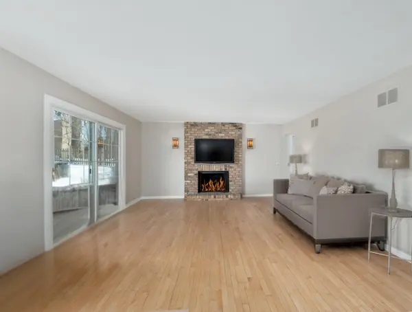 1223 Iron Liege Ct, Naperville, IL 60540-7727