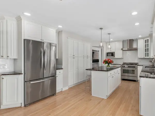 1223 Iron Liege Ct, Naperville, IL 60540-7727