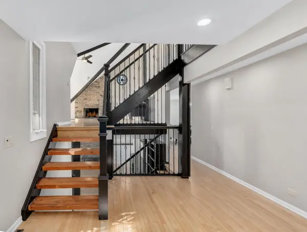 1223 Iron Liege Ct, Naperville, IL 60540-7727