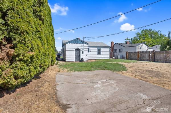 1004 S 2nd AVE, Yakima, WA 98902