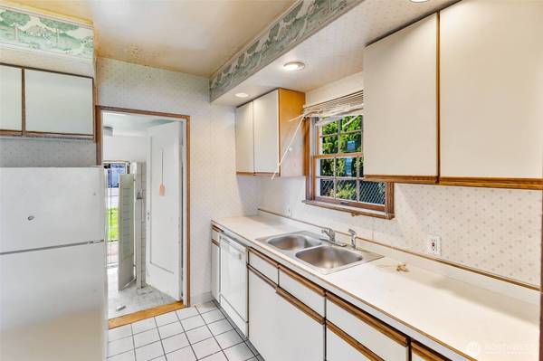 1004 S 2nd AVE, Yakima, WA 98902