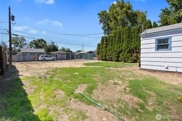 1004 S 2nd AVE, Yakima, WA 98902