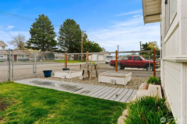 305 N Clark ST, Kittitas, WA 98934