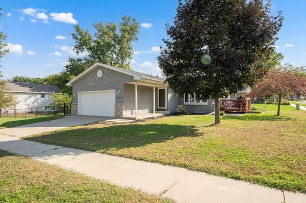 2708 Northern Valley DR NE, Rochester, MN 55906