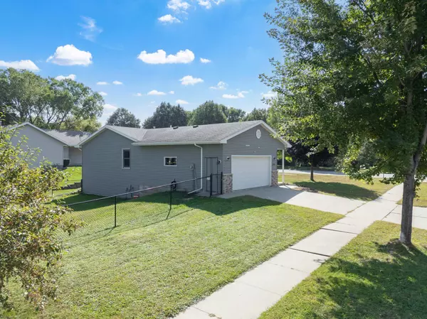 2708 Northern Valley DR NE, Rochester, MN 55906