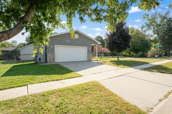 2708 Northern Valley DR NE, Rochester, MN 55906