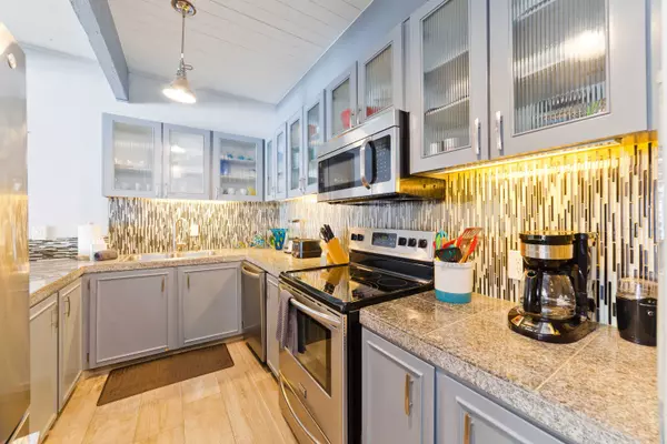 76-6246 ALII DR #401, Kailua-kona, HI 96740