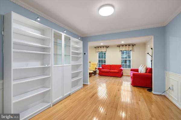 2048 PIERIS CT, Vienna, VA 22182