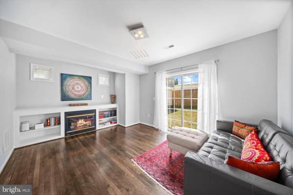 8261 ELECTRIC AVE, Vienna, VA 22182