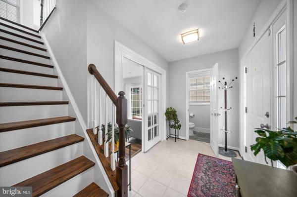 8261 ELECTRIC AVE, Vienna, VA 22182