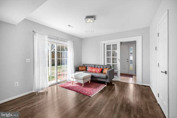 8261 ELECTRIC AVE, Vienna, VA 22182