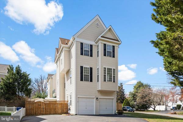 8261 ELECTRIC AVE, Vienna, VA 22182