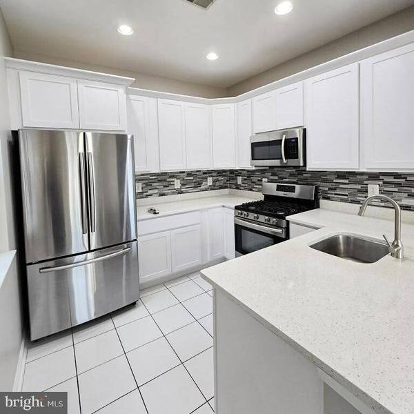 11326 WESTBROOK MILL LN #301, Fairfax, VA 22030