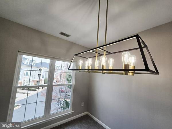 11326 WESTBROOK MILL LN #301, Fairfax, VA 22030
