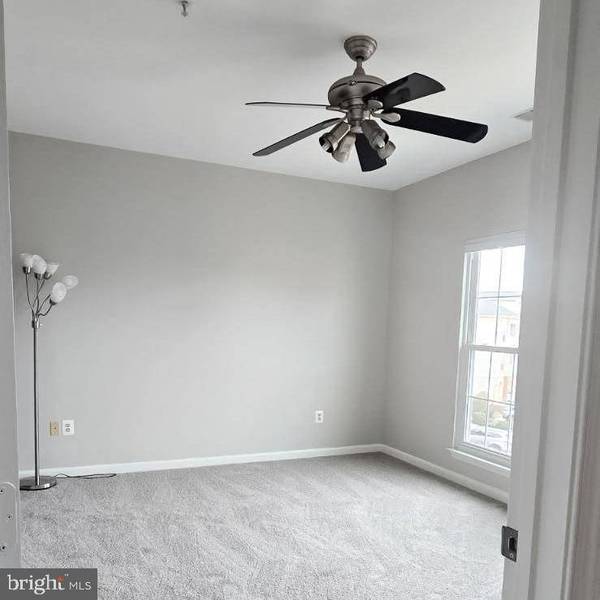 11326 WESTBROOK MILL LN #301, Fairfax, VA 22030