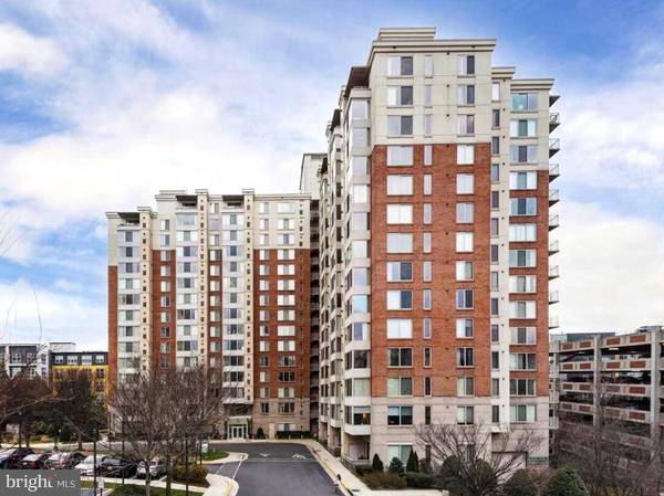 2726 GALLOWS RD #216, Vienna, VA 22180