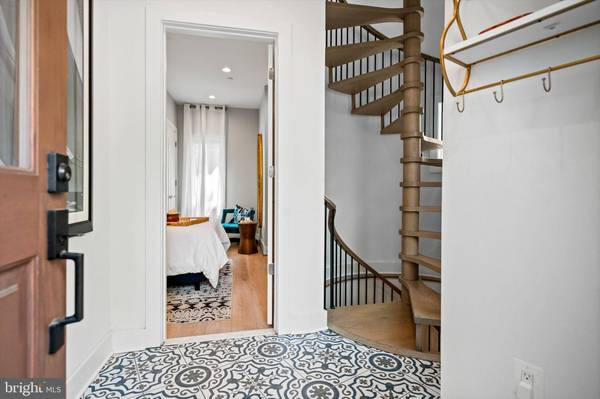 1717 V ST NW, Washington, DC 20009