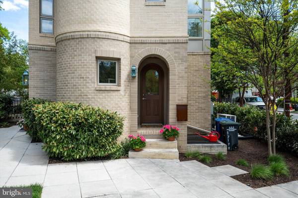 1717 V ST NW, Washington, DC 20009