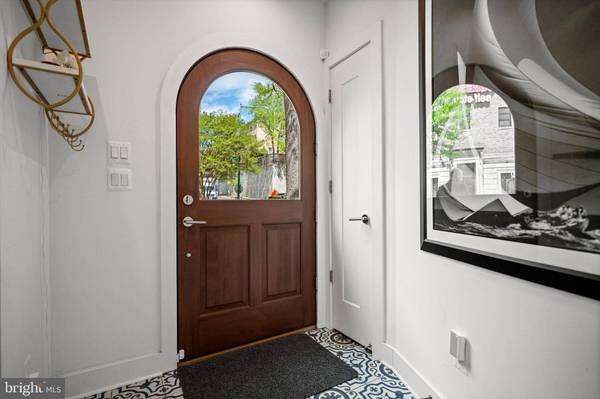 1717 V ST NW, Washington, DC 20009