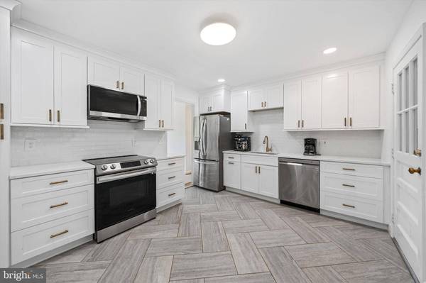 905 CAROLE CT SE, Vienna, VA 22180