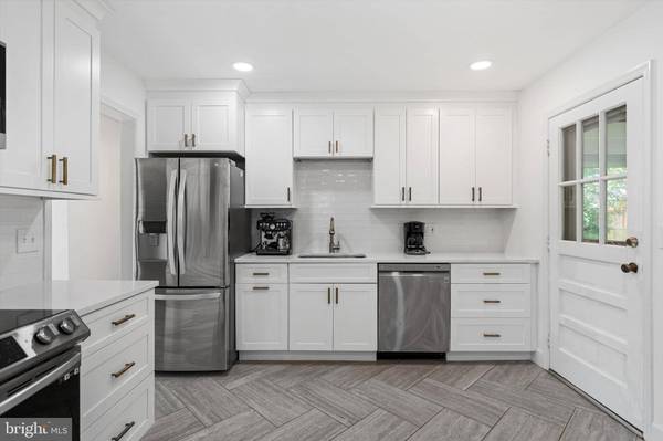 905 CAROLE CT SE, Vienna, VA 22180