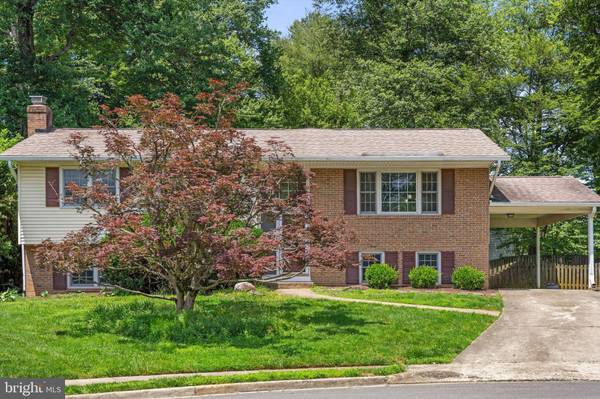 905 CAROLE CT SE, Vienna, VA 22180