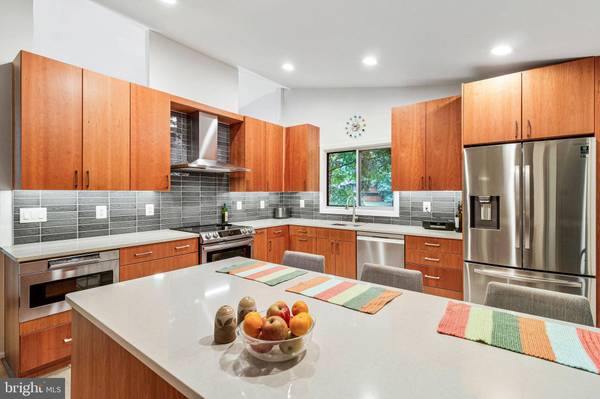 8004 PARK OVERLOOK DR, Bethesda, MD 20817