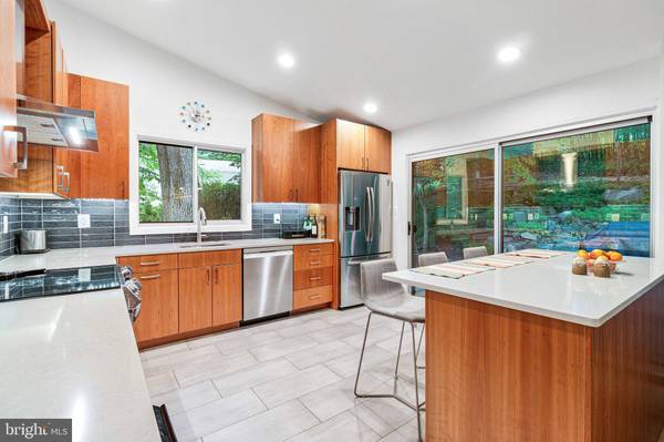8004 PARK OVERLOOK DR, Bethesda, MD 20817