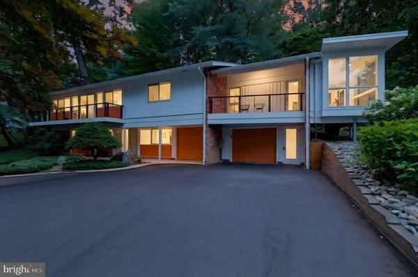 8004 PARK OVERLOOK DR, Bethesda, MD 20817