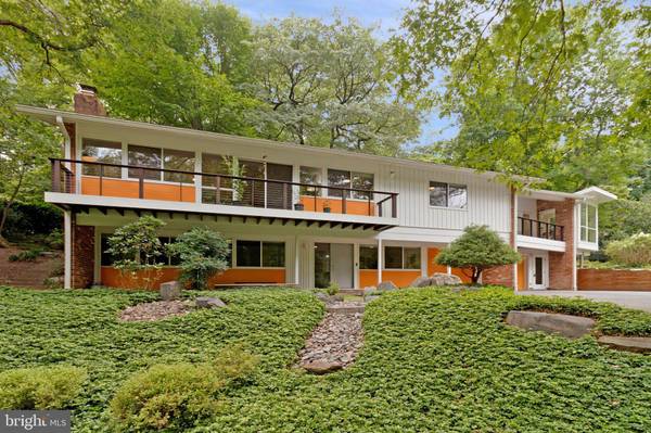 8004 PARK OVERLOOK DR, Bethesda, MD 20817