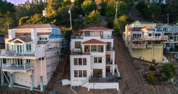 6979 Elverton Dr, Oakland, CA 94611-1172
