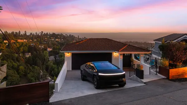 6979 Elverton Dr, Oakland, CA 94611-1172