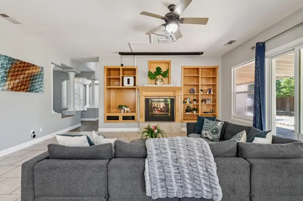 204 Chaps Ct, Oakley, CA 94561-3902