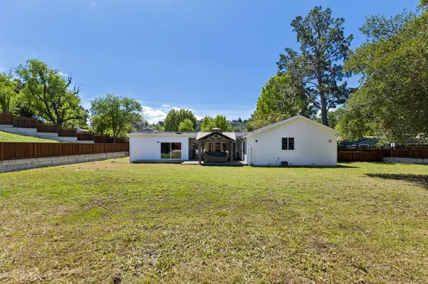 8 Evergreen Ct, Walnut Creek, CA 94595-1017